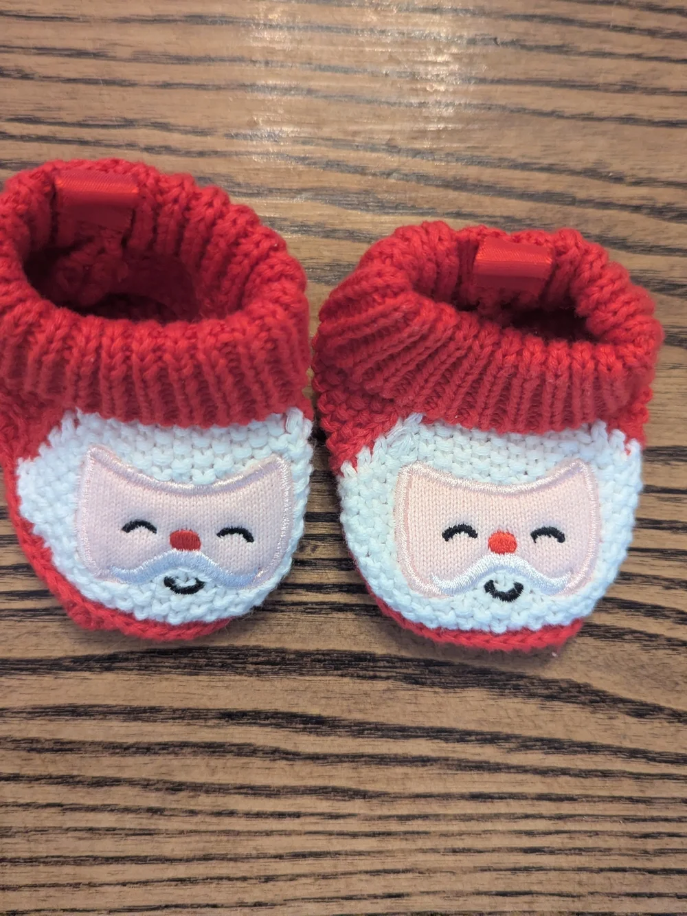 EUC Carters Newborn Baby Santa Face Red Christmas Knitted Cable Bootie Slipper